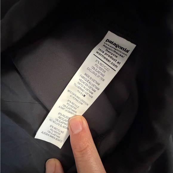 Patagonia Women’s Grey/Black hydropeak Active Shorts, size XL - Picture 10 of 10